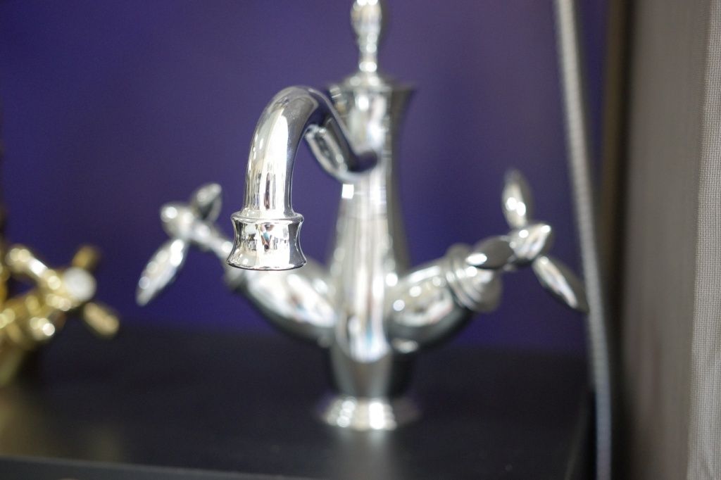 Купить итальянский Смеситель для раковины с двумя вентилями