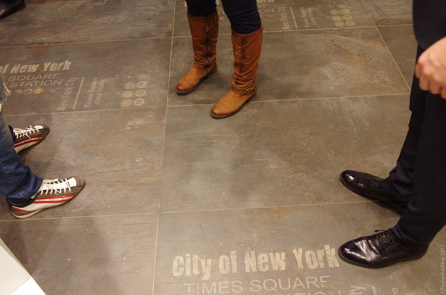 Серая плитка