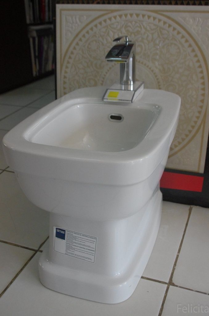 Evolution Simas биде напольное, одно отверстие под смеситель