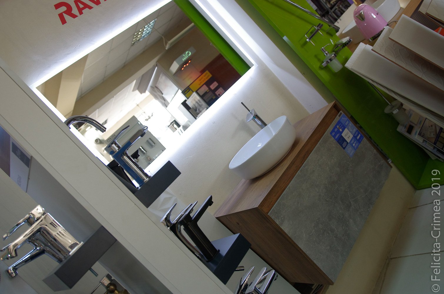 Тумба Mobi дуб балтийский, фасад бетон.JPG