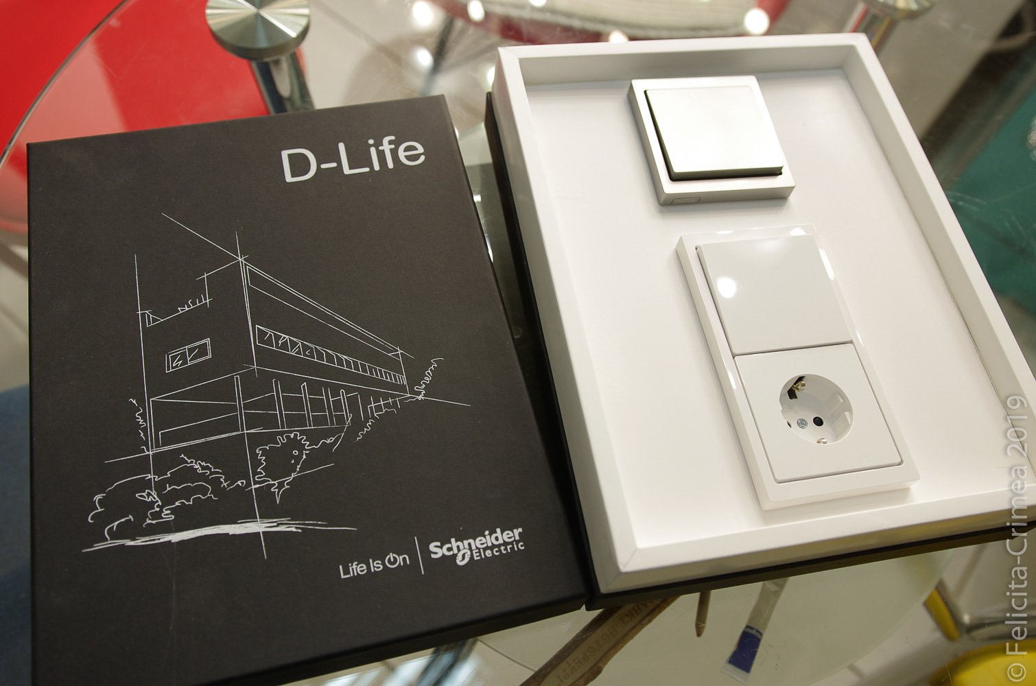 D-Life Schnider Electric в салоне Феличита-2.JPG